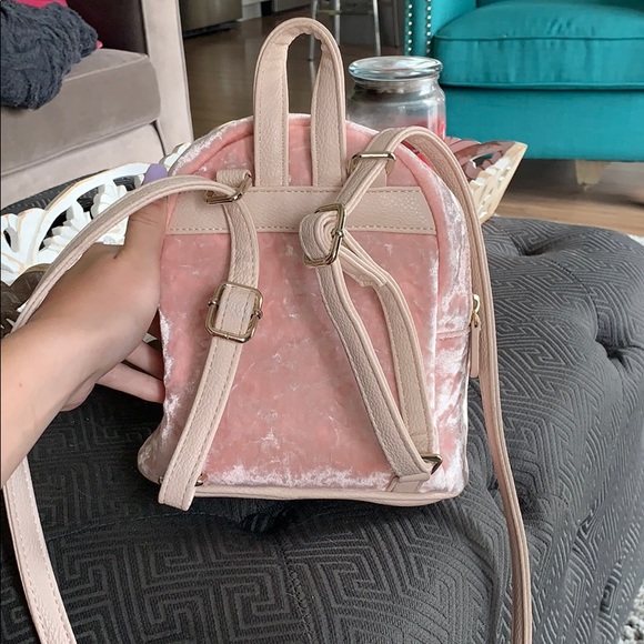 Guess mini backpack - Picture 2 of 3